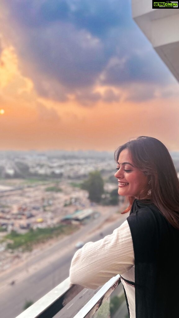 Shruti Sodhi Instagram - Ek shaam 🌟 #shrutisodhi #balcony #sunset