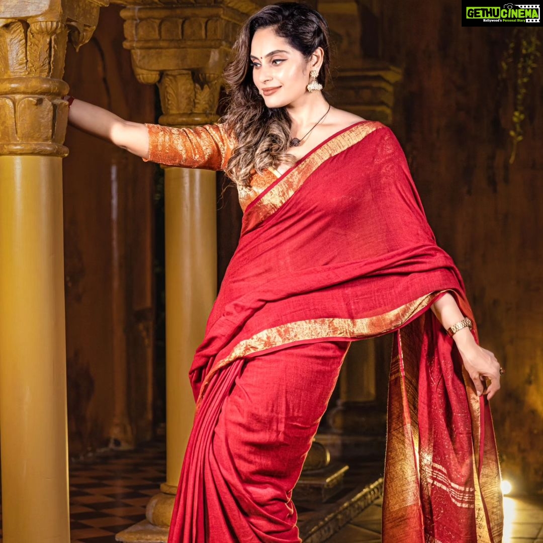 Shrutika Instagram - Celebrating varalakshmi nombu and bringing in worship to the goddess; draping our softest linen zari in our most sacred colour red which very well sets in the mood to this beautiful mangalagaramana festival Saree n blouse @thariibyshrutika Photography @artz_by_sathish #festival #goodvibes #red #varalakshmi #nombu #lakshmi #pooja #goddess #celebration #festivewear #redsaree #mangalarga #color #brocade #blousedesigns #indianwear #saree #instagram #post #picoftheday #trending #newpost #instagood