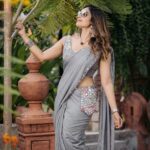 Shrutika Instagram - Costume : saree blouse and mirror work pocket @thariibyshrutika Photography @artz_by_sathish Postwork @shiva_soundarrajan This chamakta aina saree with a mirror work pocket where I kept my phn n wallet was of so much comfort n style !! #saree #sareelove #pocket #mirrorwork #mirrorworkblouse #jhumka #whatjhumka #aliabhatt #ranveersingh #rockyaurranikipremkahani #bollywood #karanjohar #instafashion #instagram #instagood #instapost #instalike #indiancinema #indianwear #handloom #ethinicwear #shades #grey #chill #love