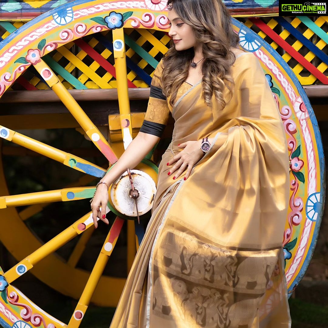 Shrutika Instagram - In these These 8 pictures are My most favourite festive collection in adorable shades of the softest light weight tissue sarees with a story on its pallu lifts my mood instantly to welcome this festive season 🤩 Saree & blouse @thariibyshrutika Jewelry @chettinad_creations @shrishti__jewels Photography @artz_by_sathish Post work @shot_by_panneer #saree #festival #instagood #picoftheday