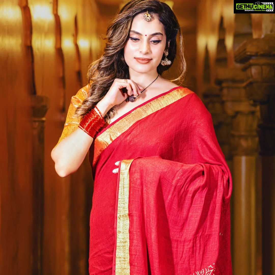 Shrutika Instagram - Celebrating varalakshmi nombu and bringing in worship to the goddess; draping our softest linen zari in our most sacred colour red which very well sets in the mood to this beautiful mangalagaramana festival Saree n blouse @thariibyshrutika Photography @artz_by_sathish #festival #goodvibes #red #varalakshmi #nombu #lakshmi #pooja #goddess #celebration #festivewear #redsaree #mangalarga #color #brocade #blousedesigns #indianwear #saree #instagram #post #picoftheday #trending #newpost #instagood