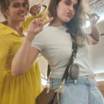 Shrutika Instagram - Me with my favourites 😍 Family! #instagram #post #picture #pics #monday #mondaymorning #instagood #instalike #family #famjam #favourites #fav #happy #love #peace