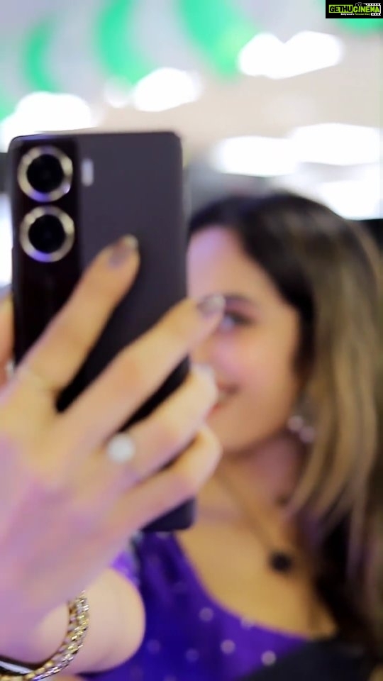 Shrutika Instagram - Pre-book Vivo V29e in The Chennai Mobiles store before 6th September and stand a chance to participate in the Masterpiece contest and Win Foreign trip vouchers and Exciting Gifts... Contest Period: 7-09-2023 to 17-9-2023 #vivoV29e #delighteverymoment