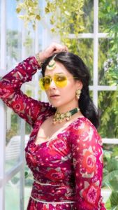 Shubhaavi Choksey Instagram - “I am allowed to put on weight when I want and loose it when I want … My clothes and style don’t only depend on my weight but my self worth does” Photographed : @shotbyrohitdey Makeup and Hair: @amuthevar Styled : @reemasshah Outfit: @aachho Jewelry: @gbs_gehna PR courtesy for look : @dinky_nirh PR : @oceanmediapr Location : @setsinthecity.in #glamour #style #ownit #bodypositive #2023