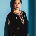 Shubhaavi Choksey Instagram - Mohabbat toh hum karte hain… Par yeh humaari haqiqat hai ki duniya se zyaada hum apne aapse mohabbat thodi zyaada karte hain… Photographed : @shotbyrohitdey Makeup and Hair: @amuthevar Styled : @jaferalimunshi Outfit: @aachho PR courtesy for look : @dinky_nirh PR : @oceanmediapr Location : @setsinthecity.in #indianwear #photography #simplicity #2023