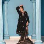 Shubhaavi Choksey Instagram - गुलाब जैसी तेरी यादें , जो हवा चली तो महक उठे हम । Photographed : @shotbyrohitdey Makeup and Hair: @amuthevar Styled : @jaferalimunshi Outfit: @aachho PR courtesy for look : @dinky_nirh PR : @oceanmediapr Location : @setsinthecity.in #indianwear #photography #simplicity #2023