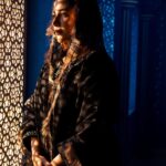 Shubhaavi Choksey Instagram - Mohabbat toh hum karte hain… Par yeh humaari haqiqat hai ki duniya se zyaada hum apne aapse mohabbat thodi zyaada karte hain… Photographed : @shotbyrohitdey Makeup and Hair: @amuthevar Styled : @jaferalimunshi Outfit: @aachho PR courtesy for look : @dinky_nirh PR : @oceanmediapr Location : @setsinthecity.in #indianwear #photography #simplicity #2023