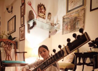 Shweta Basu Prasad Instagram - HAPPY WORLD MUSIC DAY . . Music is said to be the language of the Gods, the proof of life and an art form that transcends religions, nationalities, race and time. May all your lives be filled with music each day ❤️ . I started learning the sitar when I was 18 and my first sitar teacher, T Sriram ji, would make me practice sa re ga ma pa dha nee sa (sargam and other sargam exercises) for weeks. After months of playing only sargam on my sitar, one day, the impatient teenage in me asked him when will we get to the melodies and play actual music, going past these exercises? He looked at me gently with a smiled and said, “get your Sa right first.” It’s something that has stayed with me as a life lesson. Sa, the first note of music is like the grammer you learn before forming a sentence, the basic before music. Sa taught me patience and how to listen. Sa is discipline. . . Post: 1 and 2 @victoglyphix 3 raag Bihaag @valarchorpolice17 (All three from music get together last year at Dipa aunty’s house @dipa.demotwane ) 4, 5, 6 and 7 some months ago, when I got my sitar strings changed. . . #music #sitar #classicalmusic #worldmusicday