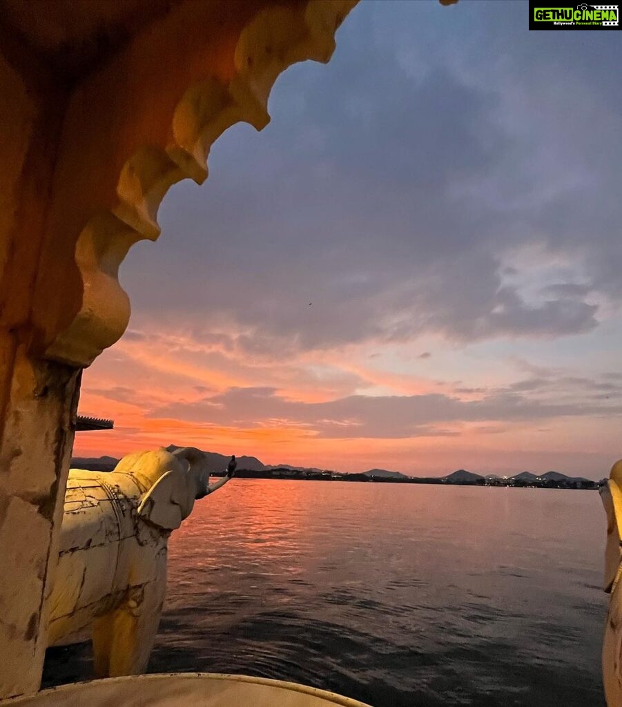 Shweta Basu Prasad Instagram - Day off from shoot and a day well spent with Maa 🥰 . 🌸 no filter 🌸 #jagmandirislandpalace Jagmandir Island Palace, Udaipur
