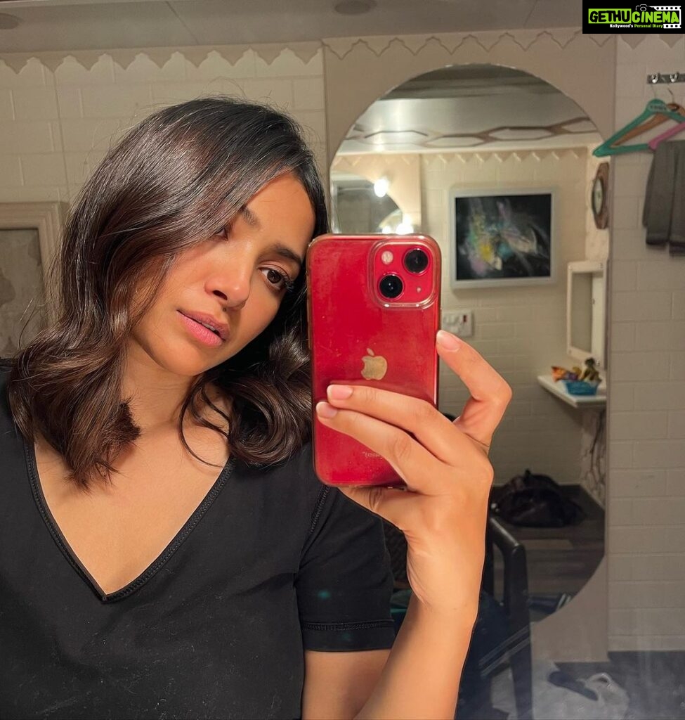 Shweta Basu Prasad Instagram - Van selfies for no reasons at all!