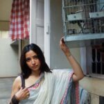 Shweta Basu Prasad Instagram - मेरे दो नयन चोर नहीं सजन.. तुमसे हि खोया होगा कहीं तुम्हारा मन.. जानेमन जानेमन जानेमन 🎶 . . चलचित्र: छोटी सी बात निर्देशक: बासु चटर्जी संगीत: सलील चौधरी गीतकार/बोल: योगेश गायिका: आशा भोसले गायक: येसुदास . . 📸 @abeemanyousee