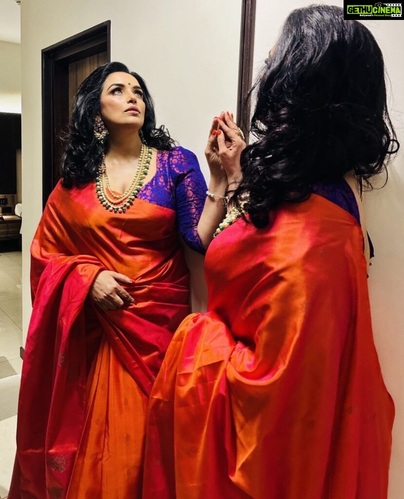 Shweta Menon Instagram - LIVE EVERY DAY AS IF ITS A FESTIVAL 🥰🥰🥰🥰