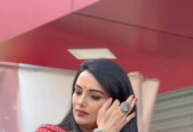 Shweta Menon Instagram - @shwetha_menon x @kenn_salon___thodupuzha Stylist: @tharunya_vk Wardrobe: @byhand.in Accessories : @seeruscollections MUA : @avinash_s_chetia Shots : @the_dclick Nails by : @_nail_on_sale_