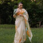 Shweta Menon Instagram - 🌼 Onam vibes 🌼 Stylist : @tharunya_vk Saree: @kerala_sarees_settu_mundu @khvasthra Blouse : @hasthra_designs Accessories: @happybeam.in MUA : @avinash_s_chetia Shots : @akhilprasob