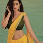 Shweta Tiwari Instagram - 🪷 Clicked by @amitkhannaphotography Styled by @stylingbyvictor @sohail__mughal___ Assisted by @janvijain123 @styleby_antara Earrings @rubans.in @oakpinionpr Ring @anthajewels @manalirawat Makeup @dishisanghvii Hair @nidhii.makeovers