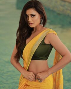 Shweta Tiwari Instagram - 🪷

Clicked by @amitkhannaphotography
Styled by @stylingbyvictor @sohail__mughal___
Assisted by @janvijain123 @styleby_antara
Earrings @rubans.in @oakpinionpr
Ring @anthajewels @manalirawat
Makeup @dishisanghvii 
Hair @nidhii.makeovers