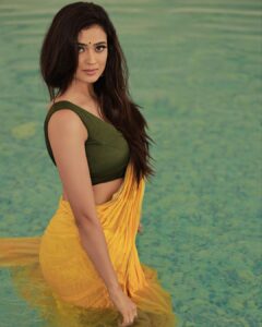 Shweta Tiwari Instagram - 🪷

Clicked by @amitkhannaphotography
Styled by @stylingbyvictor @sohail__mughal___
Assisted by @janvijain123 @styleby_antara
Earrings @rubans.in @oakpinionpr
Ring @anthajewels @manalirawat
Makeup @dishisanghvii 
Hair @nidhii.makeovers