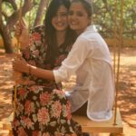Shweta Tiwari Instagram - Happy birthday my soul Sister @anuraddhasarin अनु तू जानती नहीं यार मैं तुझसे कितना प्यार करती हूँ! मेरी ज़िंदगी की best memories तेरे साथ है! मैं हँस रही हूँ तो तु मेरे साथ है। मैं रो रही हूँ तो तू मेरे साथ है! मैं बीमार हूँ तो तू मेरे साथ है।मैं नाच रही हूँ तो तु मेरे साथ है। मेरी ज़िंदगी की हर ख़ुशी हर ग़म में मेरे साथ है। Having a sister like you feels like winning the lottery! You have always been supportive, generous, and a strong pillar for me..You're a great confidant, partner in crime and shopping buddy.