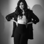Shweta Tiwari Instagram - In the world of grey.. dare to be Black and white…. Shot by @deepak_das_photography @kakali_das_photography Styled by - @ananyaarora2013 Assisted by- __hitankshi MUH by- @jitinrathoreofficial Location- @backstage_mumbai Concept- @theboltpr