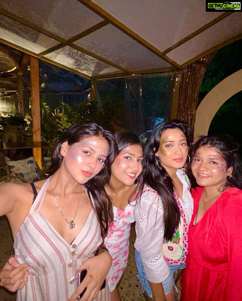 Shweta Tiwari Instagram - May your all wishes come true my tweety bird 🐥 Except the illegal one😉 @anushka_merchande ♥️ Happy birthday 🥳