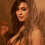 Shweta Tiwari Instagram - Styled by @stylingbyvictor @sohail__mughal___ Assisted by @styleby_antara Outfit @majesticbyjapnah Clicked by @amitkhannaphotography Hair @hair_by_rahulsharma Makeup @durgedeepak76 Location @novotelmumbaiairport