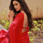 Shweta Tiwari Instagram - Clicked by @amitkhannaphotography Styled by @stylingbyvictor @sohail__mughal___ Assisted by @janvijain123 Earring @rubans.in Makeup @dishisanghvii Hair @nidhii.makeovers