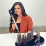 Shweta Tiwari Instagram - An upgrade our hair deserves - the re-engineered Dyson Airwrap 🤌🏻 I will always stan Dyson Hair products 💗😊 #DysonIndia#DysonAirwrap#DysonHair#gifted @dyson_india