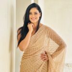 Shweta Tiwari Instagram - Outfit @vinitaparyaniofficial Styled by @stylingbyvictor @sohail__mughal___