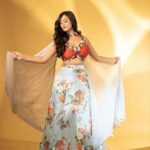Shweta Tiwari Instagram - Shot by - @deepak_das_photography @kakali_das_photography Styled by - @ananyaarora2013 Outfit- @sajdabysuman x @theboltpr Accesories - @blingthingstore MUH by- @jitinrathoreofficial Location- @backstage_mumbai Concept- @theboltpr