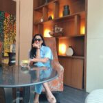 Shweta Tiwari Instagram - Staycation mode activated! Good vibe, good food, spacious and comfy stay, our noisy kids and their accommodating staff.. that’s all you need for a perfect staycation.. Which we found at @holidayinnmumbai @saptamiholidayinn #airporthotel #ihghotels #ihgonerewards#saptamiholidayinn #holidayinnmumbai #staycation