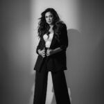 Shweta Tiwari Instagram - In the world of grey.. dare to be Black and white…. Shot by @deepak_das_photography @kakali_das_photography Styled by - @ananyaarora2013 Assisted by- __hitankshi MUH by- @jitinrathoreofficial Location- @backstage_mumbai Concept- @theboltpr