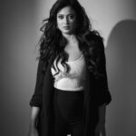Shweta Tiwari Instagram - In the world of grey.. dare to be Black and white…. Shot by @deepak_das_photography @kakali_das_photography Styled by - @ananyaarora2013 Assisted by- __hitankshi MUH by- @jitinrathoreofficial Location- @backstage_mumbai Concept- @theboltpr
