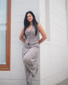Shweta Tiwari Instagram - 🩶🩶🩶

@deepak_das_photography 
@stylingbyvictor 
@sohail__mughal___