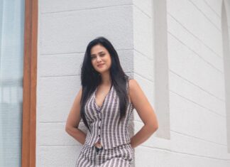 Shweta Tiwari Instagram - 🩶🩶🩶 @deepak_das_photography @stylingbyvictor @sohail__mughal___