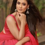 Shweta Tiwari Instagram - Clicked by @amitkhannaphotography Styled by @stylingbyvictor @sohail__mughal___ Assisted by @janvijain123 Earring @rubans.in Makeup @dishisanghvii Hair @nidhii.makeovers