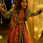 Shweta Tripathi Instagram – On set confusions be like.. 🤪🤪

Mohabbat out now! Dance kiya ki nahiiiiii!?