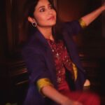 Shweta Tripathi Instagram – Kabhi grace kabhi fall 😎🤓

Wearing: @labelraasa @goldenwindow 
📸 @pasta_badam 
Styled by @purplerhapsody 
Beauty @krisann.figueiredo.mua 
Mane @makeupbyvirja 
Style team: @monica_nim