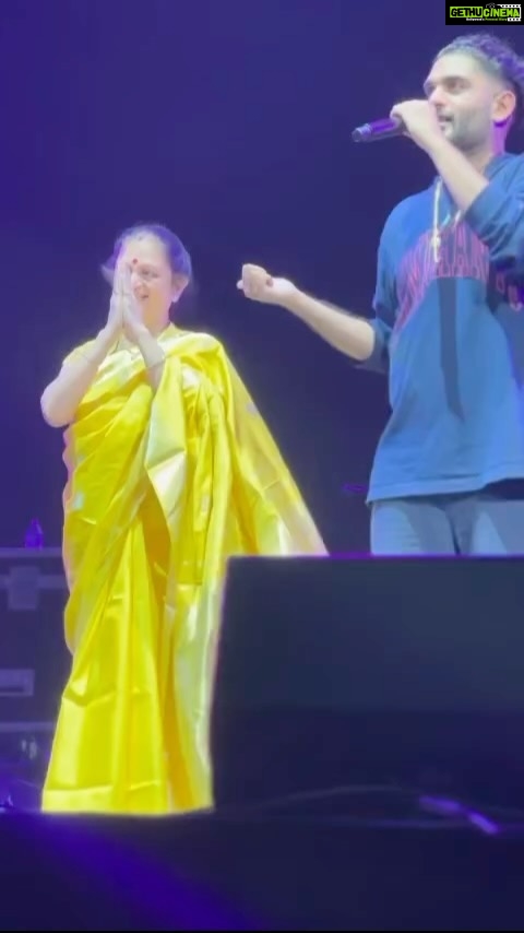Sid Sriram Instagram - This was my fav moment from last night’s show. I grew up 30 min away from the Oakland Arena. Driven by there thousands of times, been to hella A’s games at the Coliseum. Last night was special, the energy in that space was magical. Bringing my mom and guru on stage, shining a light on what she’s done for me (what she does for hundreds of students) felt so deeply special. She’s instilled in me such a deep love and fire for music. My family is everything to me. We’ve collectively dreamt up so many dreams together, it’s still just the beginning. I’m grateful in ways I’ll never be able to put into words for the loving, fierce and honest tribe I have by my side and around me. It almost felt like all of us in the venue last night were gathered in a living room together. Shout out my brothers @sanjeevtmusic @ramkuu @hashbass @theorganboy @nikhilvpai @vjkaycee @soheldantes @vinod_ld and everyone involved in putting this together Clip captured by @meerameera_onthewall All love, no hate