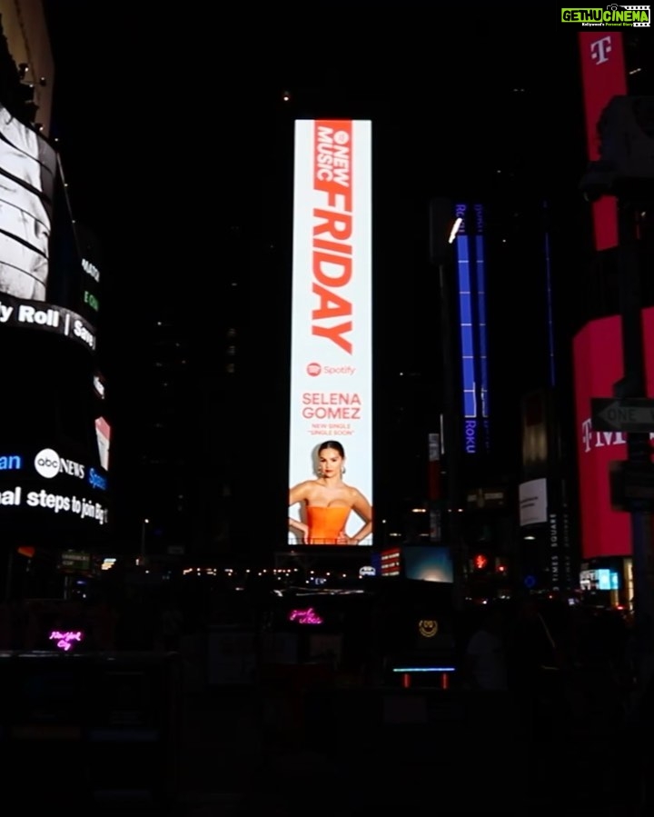 Sid Sriram Instagram - Check out the SIDHARTH album on @spotify’s New Music Friday Dope to see this Billboard in Times Square in NYC Love to everyone who’s spinning the album, comment your fav song so far! And keep spinning (stream link in bio) @mikehamiltonjr @arsononly @ahmedklink @kwasikessie All love, no hate