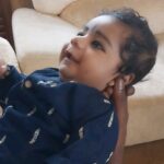 Sneha Sreekumar Instagram - അച്ഛനും വാവയും വിശേഷം പറയുവാ ❤️❤️❤️ #reelsuplod #reelsinstagram #reelinsta #kedar #Snehasreekumar #sreekumar #marimayam #chakkappazham