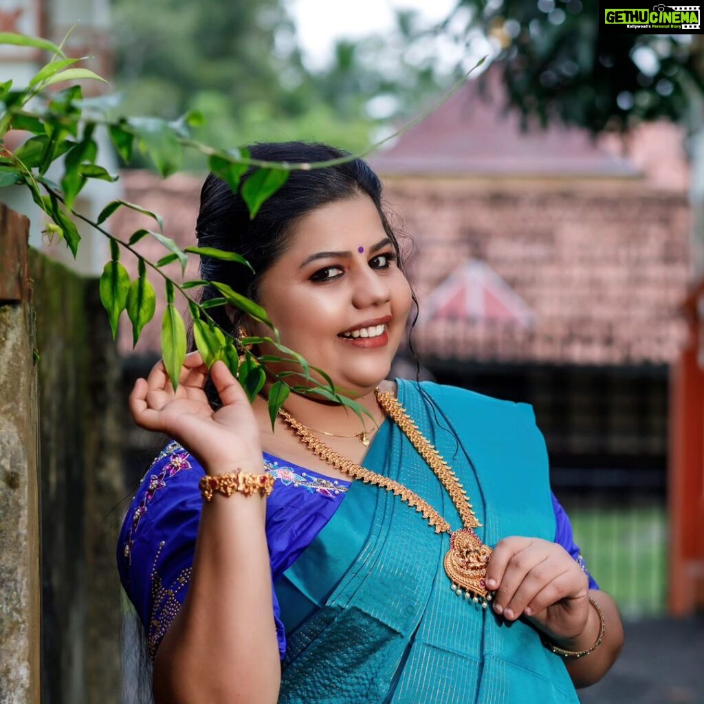 Sneha Sreekumar Instagram - Happy Morning❤❤❤ Mua @sudha_sudhakar_makeover 📷 @sumanmarydas #morning #green #happyday #sareelove