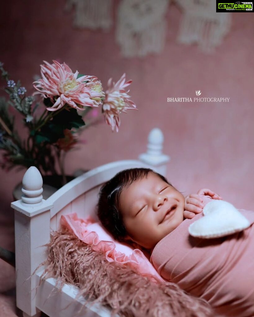 Sneha Sreekumar Instagram - #bharitha_photography book your shoots📲 9496125213 Newbaby💘 #celebrityphotoshoot #snehasreekumarfans #snehsreekumar #spsreekumar #mandothari #babyphotography #familyphotography #photooftheday #baby #newbornphotography #photoshoot #portrait #instakids #babyboy #newbornphotographyprops #newbornphotography #newbornphotographykerala