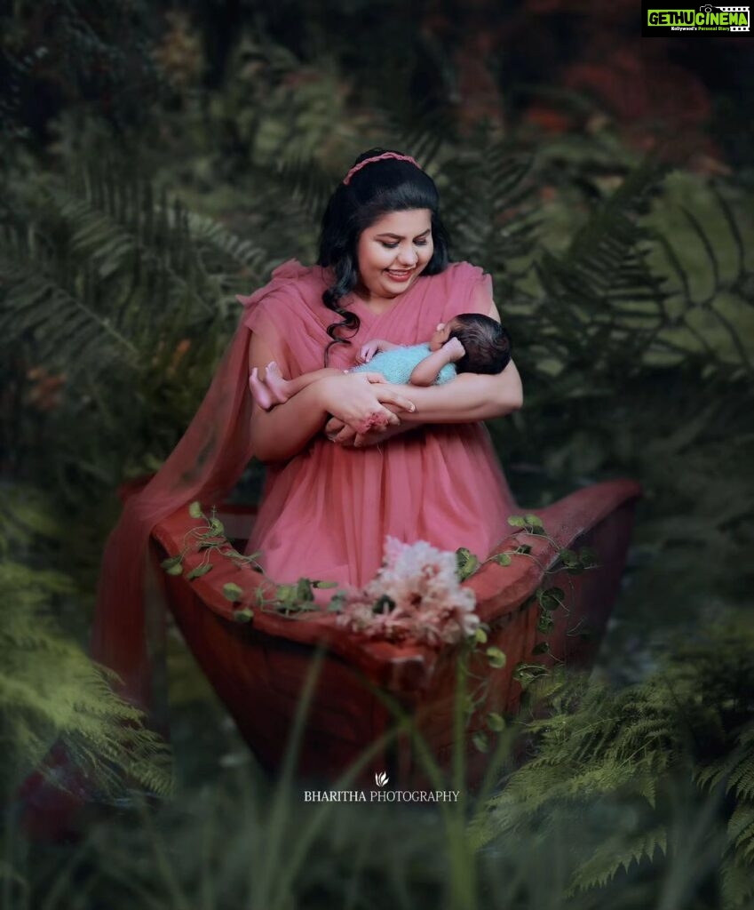 Sneha Sreekumar Instagram - ❤️ mine❤️❤️ 📷 @bharitha_photography Mua @makeupbyanil Costume @merins__boutique #lifeofamom #newbornphotography #babyboy #marimayam #mandothari #chakkappazham