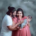 Sneha Sreekumar Instagram - #bharitha_photography book your shoots📲 9496125213 💘 #snehasreekumarfans #sreekumarsneha ##familyphotography #photooftheday #baby #newbornphotography #photoshoot #portrait #instakids #babyboy #familysession #familyportraits #happyfamily👪 #happylife #firstbabyshoot #bharithaphotography #ladyphotographer