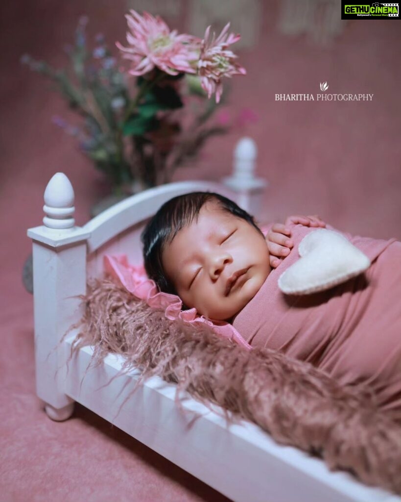 Sneha Sreekumar Instagram - #bharitha_photography book your shoots📲 9496125213 Newbaby💘 #celebrityphotoshoot #snehasreekumarfans #snehsreekumar #spsreekumar #mandothari #babyphotography #familyphotography #photooftheday #baby #newbornphotography #photoshoot #portrait #instakids #babyboy #newbornphotographyprops #newbornphotography #newbornphotographykerala