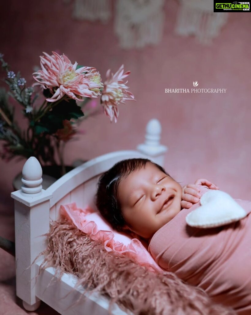 Sneha Sreekumar Instagram - Good Morning with a smile 😍😍😍 📷 @bharitha_photography #newbornphotography #boy #babyboy #morning #marimayam #mandothari