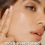 Sobhita Dhulipala Instagram - Meet Olay’s Niacinamide Cream and Serum – your partners on the journey to even, glowing skin. Its lightweight formula penetrates deep into your skin to give you clear and more even skin from day 1. Literally feels like pearly milk in your hands and the smell is 🤌🏽🤍 #Olay #OlayIndia #OlayAllDay #AD