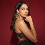 Sobhita Dhulipala Instagram - ‘Stylish performer of the year’ at Midday Showbiz Awards! To be appreciated for both performance and style is flattering. And thrilling. Thank you! Dhanyavaad ❤️
