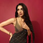 Sobhita Dhulipala Instagram - ‘Stylish performer of the year’ at Midday Showbiz Awards! To be appreciated for both performance and style is flattering. And thrilling. Thank you! Dhanyavaad ❤️