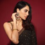 Sobhita Dhulipala Instagram - ‘Stylish performer of the year’ at Midday Showbiz Awards! To be appreciated for both performance and style is flattering. And thrilling. Thank you! Dhanyavaad ❤️